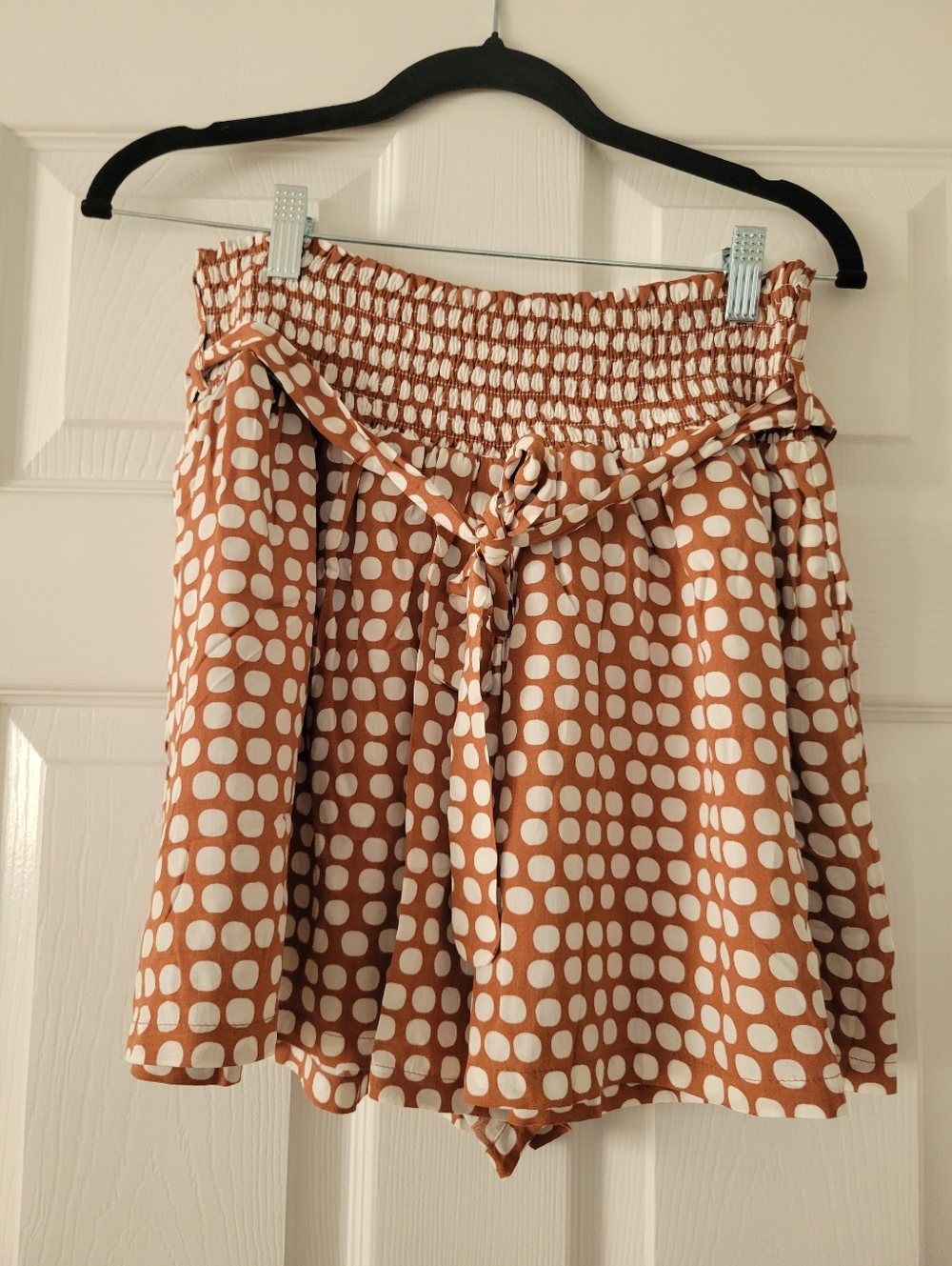 NWT Women’s Size Medium Polka Dot Tie-Waist Shorts - Rust & White